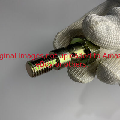 잔디 깎는 기계 부분 볼트 GET11371은 존 디아 180C 220C 녹색 잔디 깎는 기계에 적합합니다