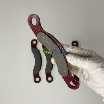 잔디 깎는 기계 부품 GTCA21643 브레이크 패드 장비 앞은 XUV865R 악어 다용도 차량에 적합합니다